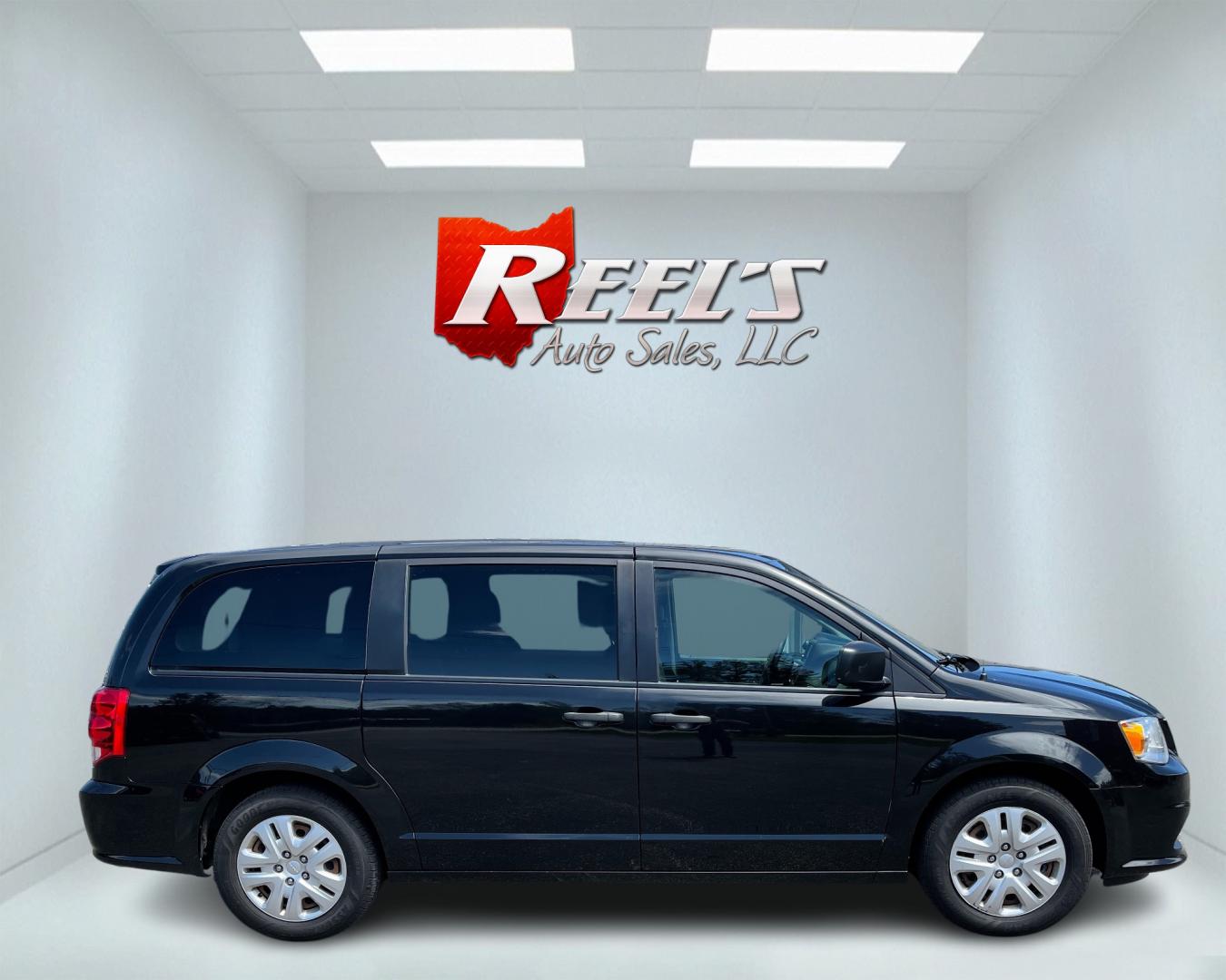2019 Black /Black Dodge Grand Caravan SE (2C4RDGBG6KR) with an 3.6L V6 DOHC 24V engine, 6A transmission, located at 547 E. Main St., Orwell, OH, 44076, (440) 437-5893, 41.535435, -80.847855 - This 2019 Dodge Grand Caravan SE presents a practical and spacious option for families or travelers needing room for seven passengers. Powered by the robust 3.6L Pentastar V6 engine paired with a 6-speed automatic transmission, it delivers a smooth and reliable driving experience. This model boasts - Photo#4
